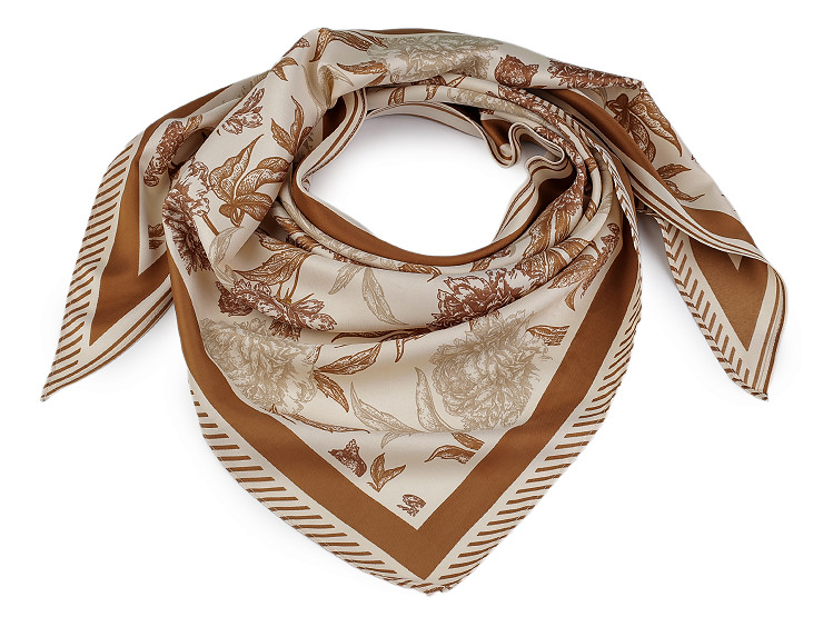 Saténový šátek trojúhelníkový s květy 65x135 cm