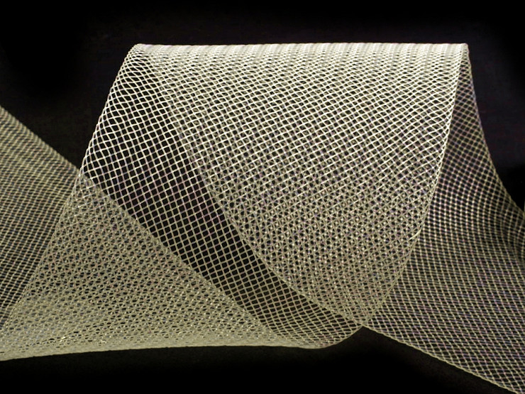 Modistická krinolína na vyztužení šatů a výrobu fascinátorů šíře 8 cm