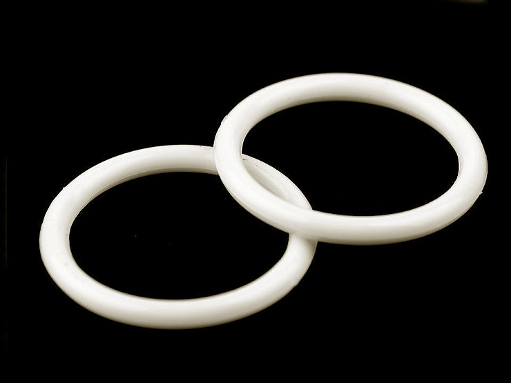 Plastový kroužek na záclony a obháčkování Ø30 mm