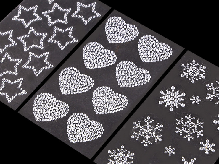 Samoprzylepne dekoracje płatki śniegu, serca, gwiazdki z kamyczkami 