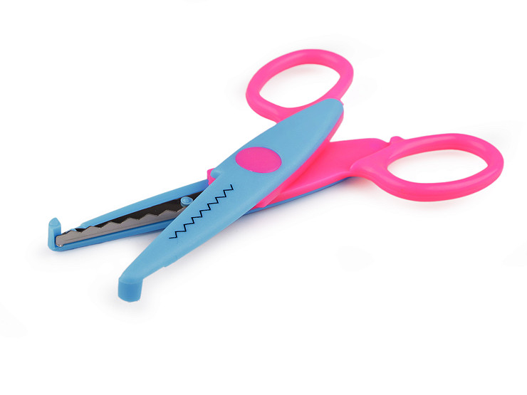 Children's scissors with a creative wave and serrations, length 13 cm