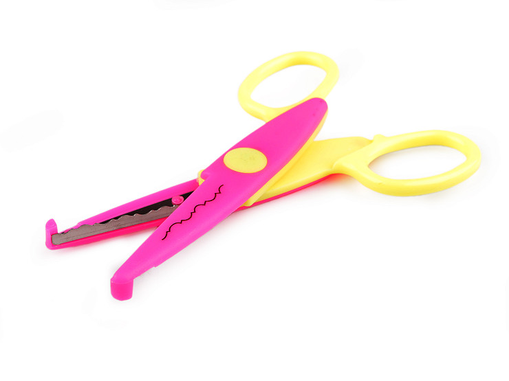 Children's scissors with a creative wave and serrations, length 13 cm