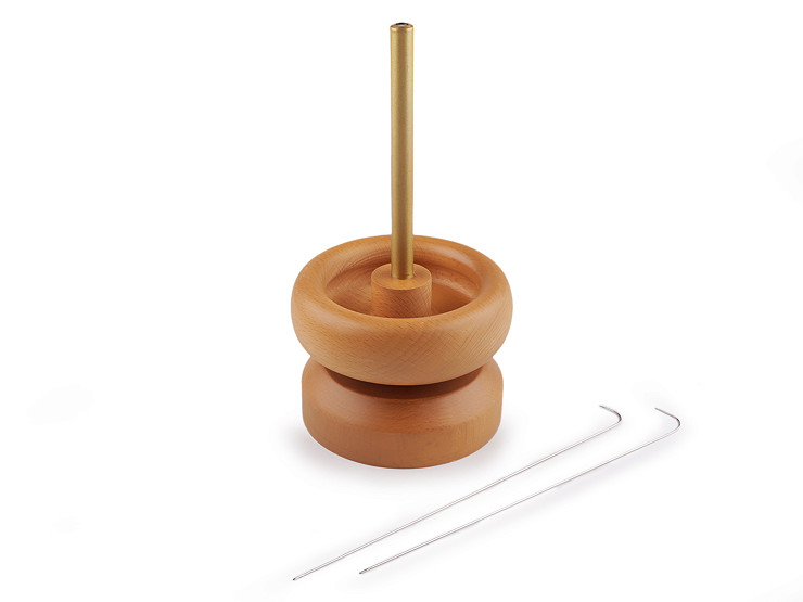 Wooden mill for threading seed beads Ø9 and 10 cm with a needle