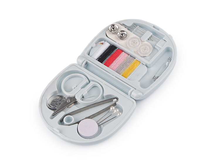 Caja de plástico con kit de costura para viaje